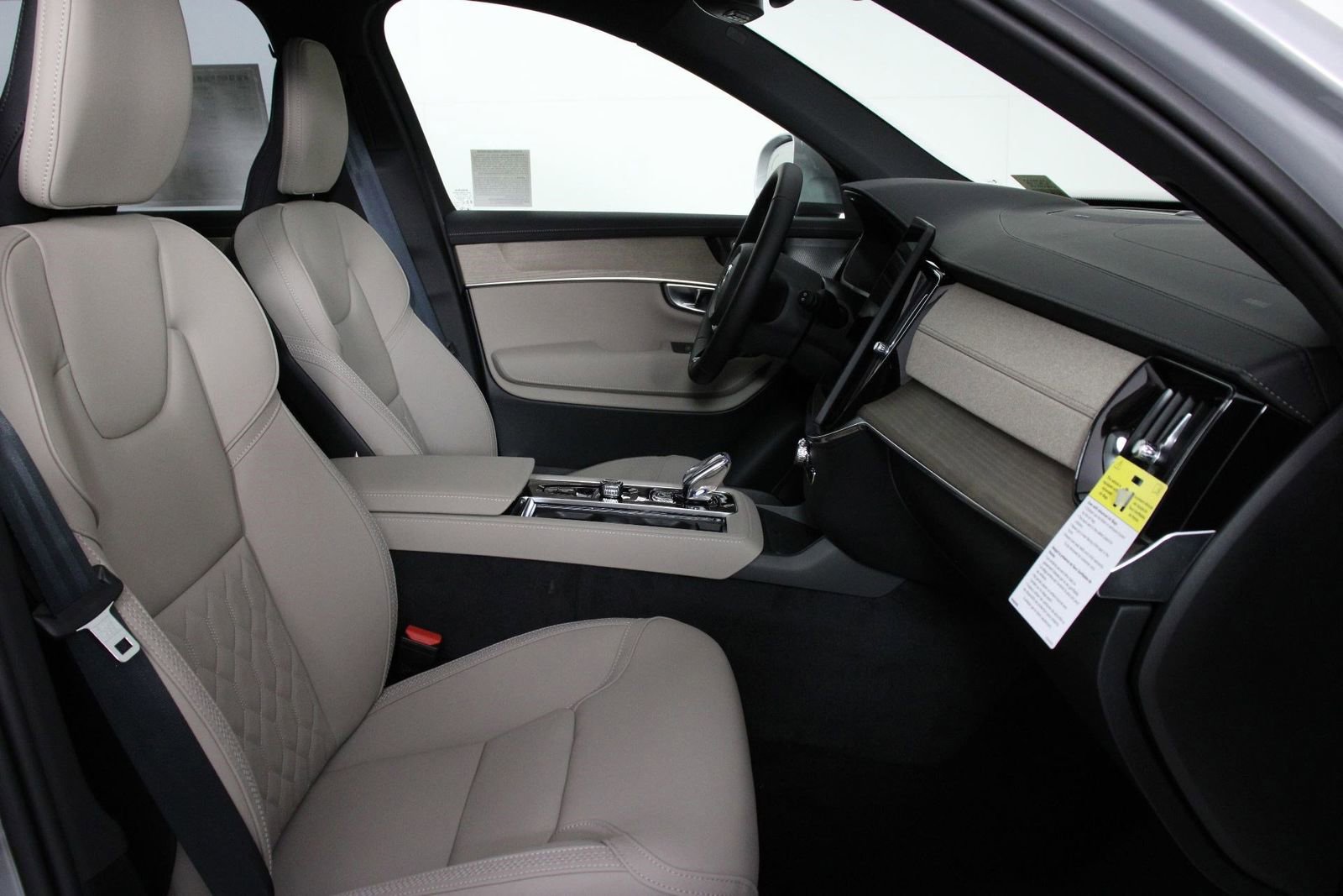 New 2026 Volvo XC90 T8 Plus w/ Protection Package Premier image 10