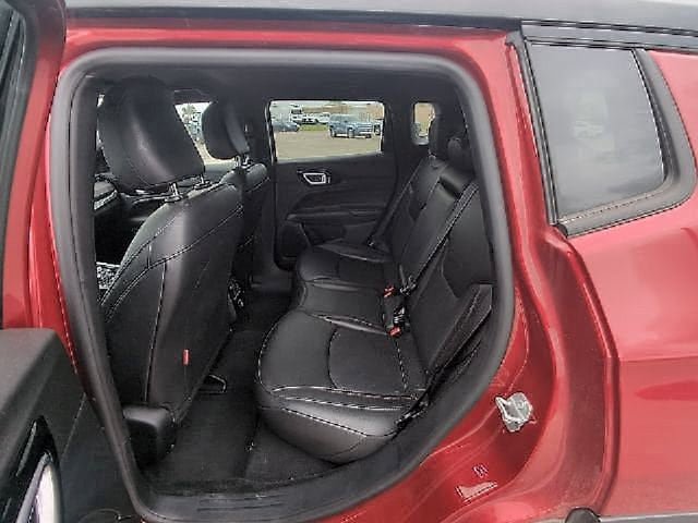 Used 2025 Jeep Compass Trailhawk AWD/4WD image 9
