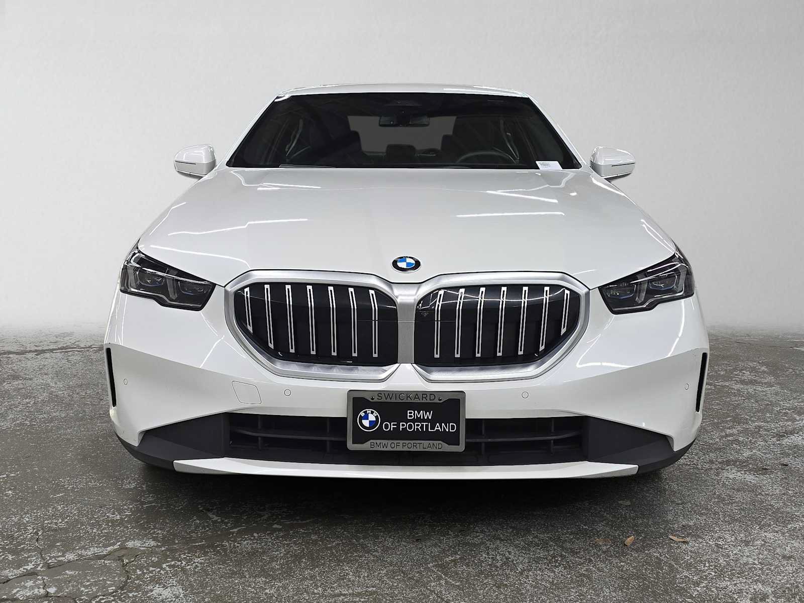 Used 2025 BMW 530i xDrive AWD/4WD image 8