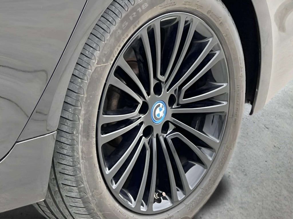 Used 2018 BMW 530e xDrive image 34