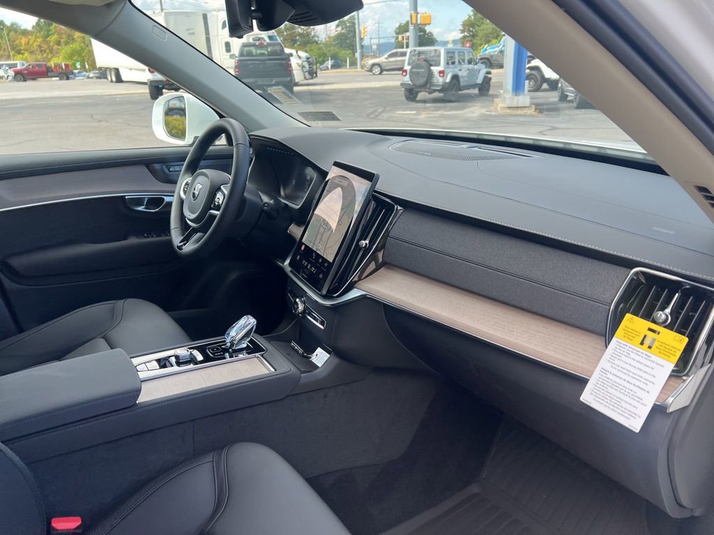 New 2026 Volvo XC90 B6 Plus w/ Protection Package Premier image 39