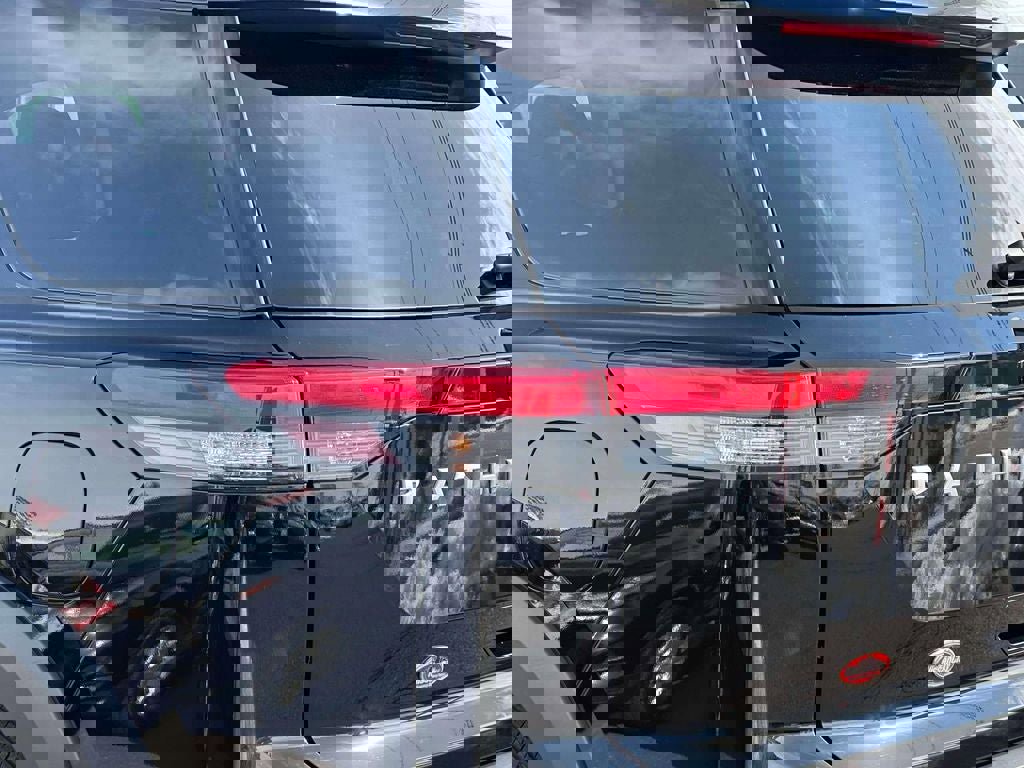 Certified 2025 Nissan Pathfinder S image 9