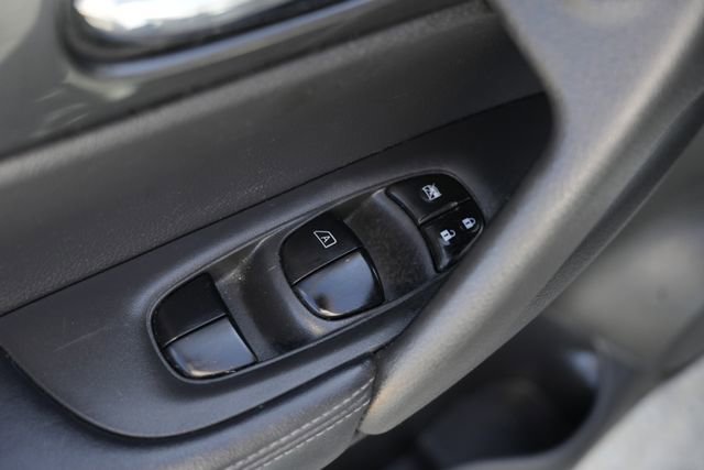 Used 2018 Nissan Rogue SV w/ Premium Package image 22