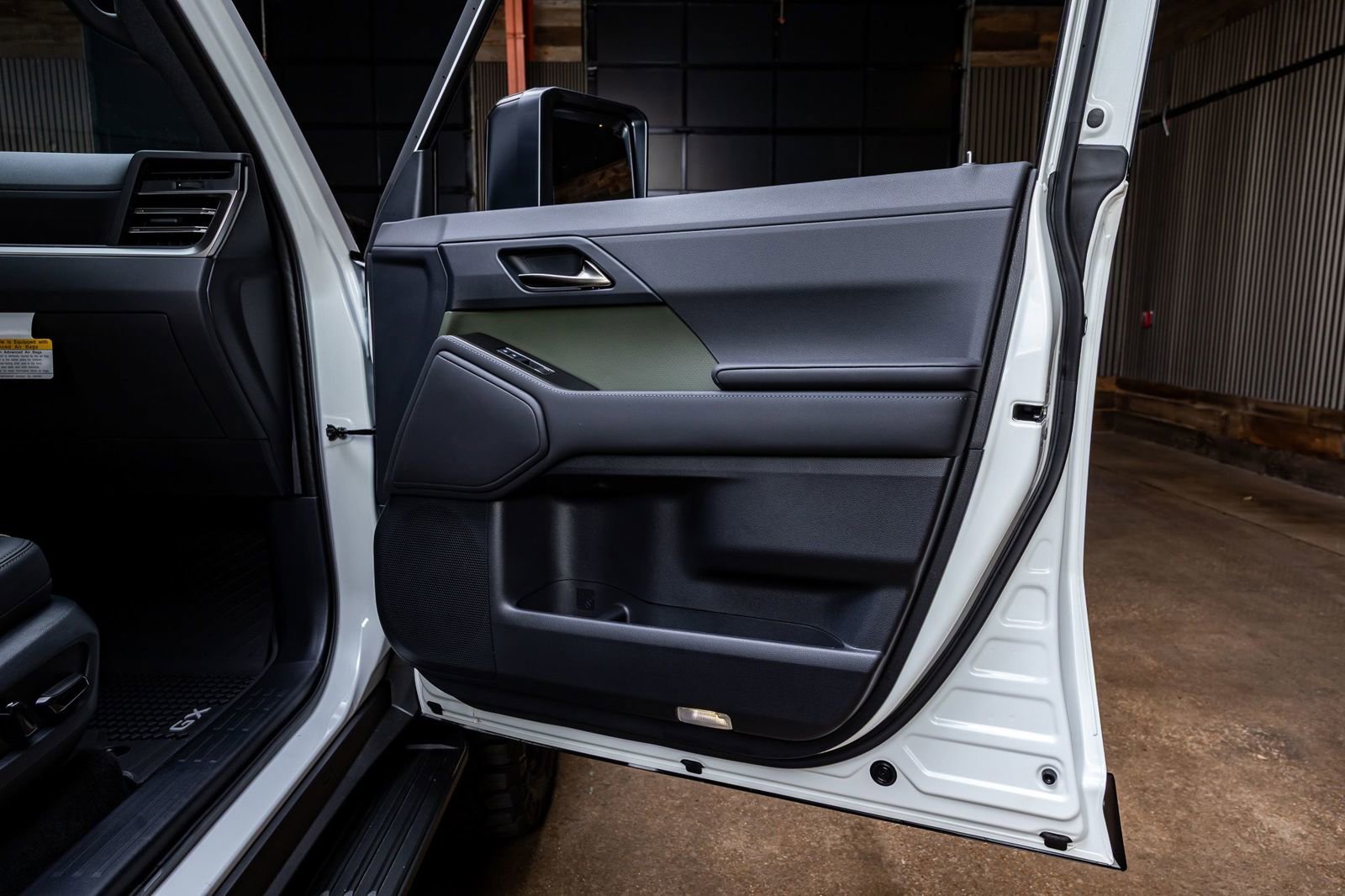 Used 2025 Lexus GX 550 image 37