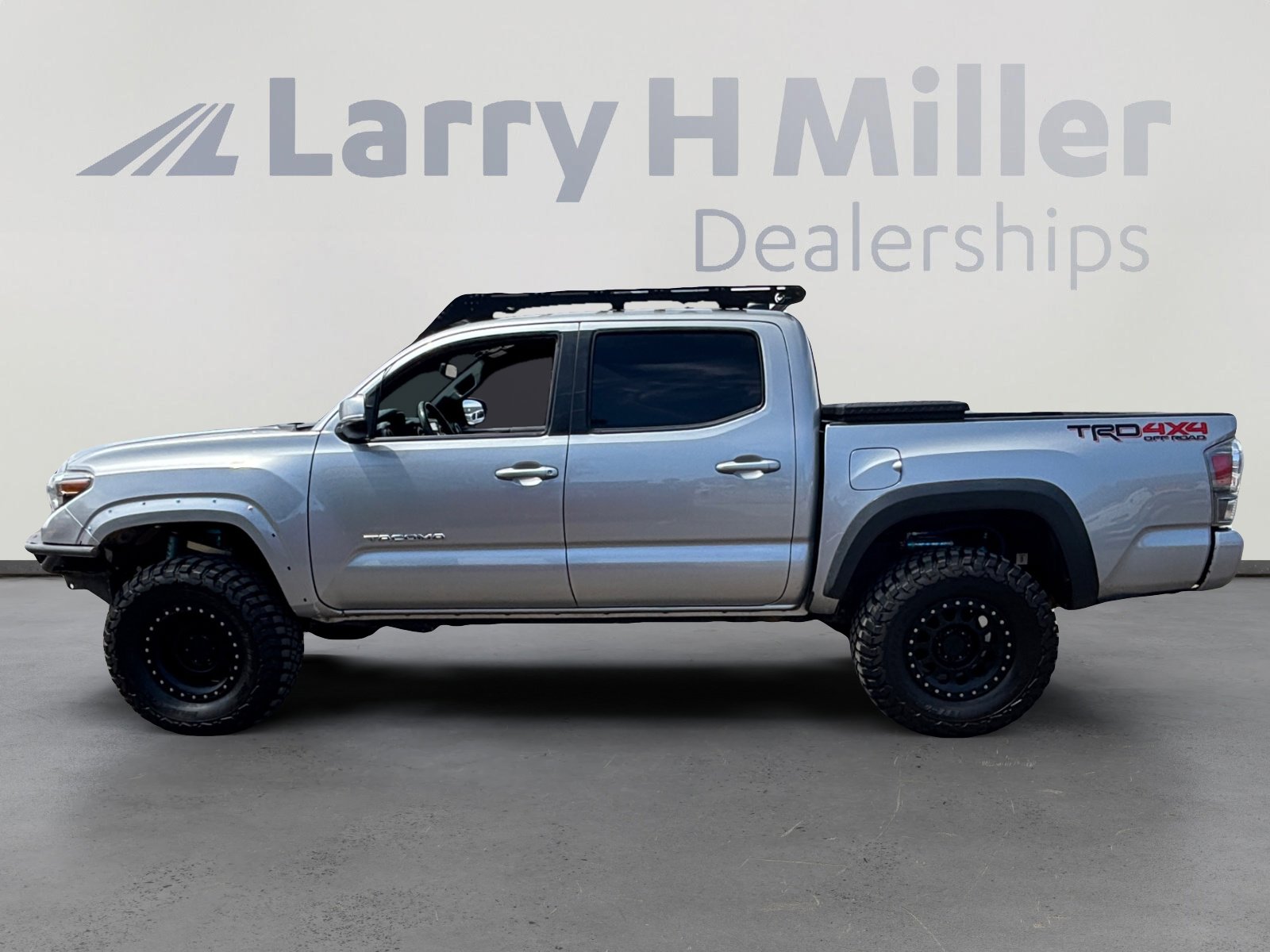 Used 2020 Toyota Tacoma TRD Off-Road w/ Technology Package image 2