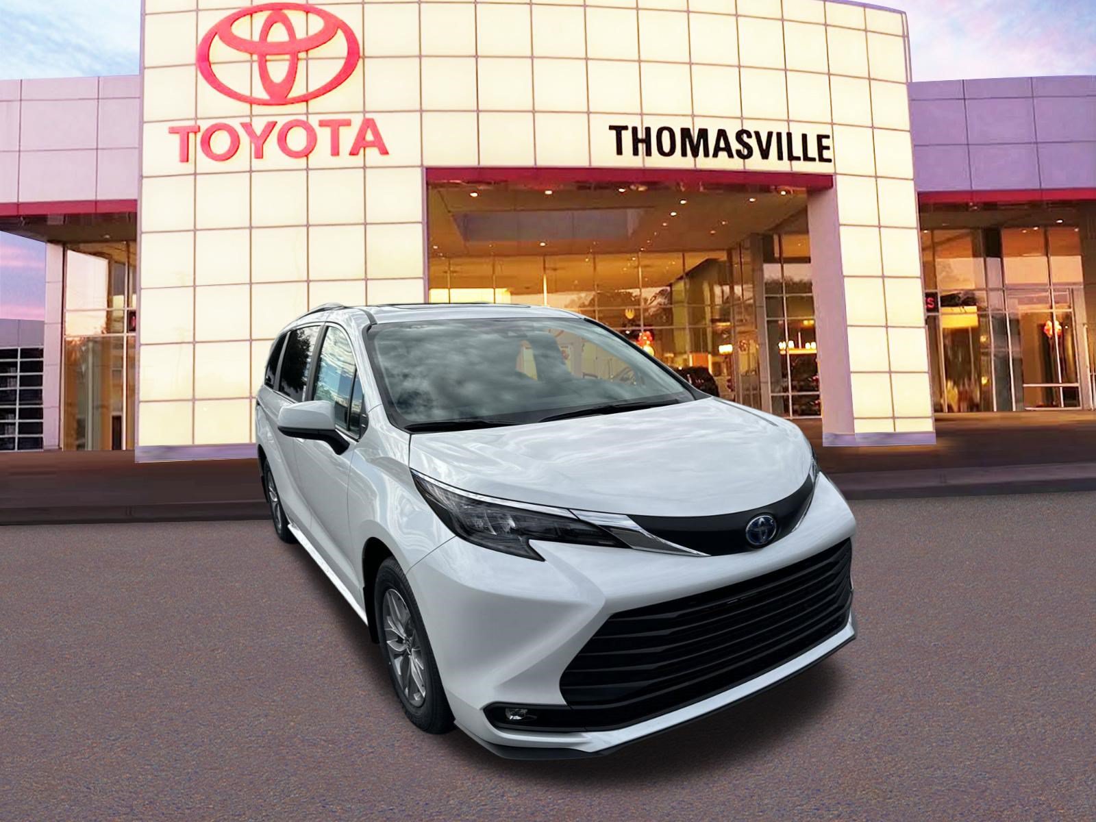 New 2025 Toyota Sienna XLE FWD image 3