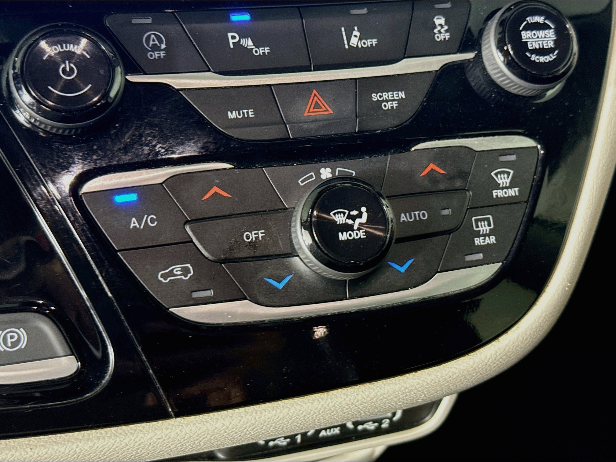 Used 2024 Chrysler Pacifica Touring-L FWD image 17