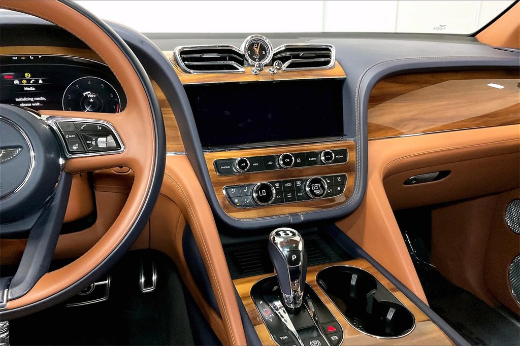 Used 2022 Bentley Bentayga image 11