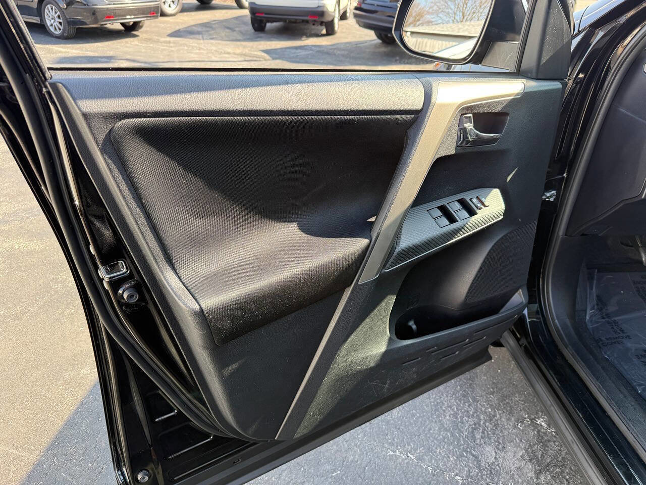 Used 2015 Toyota RAV4 XLE AWD/4WD image 10