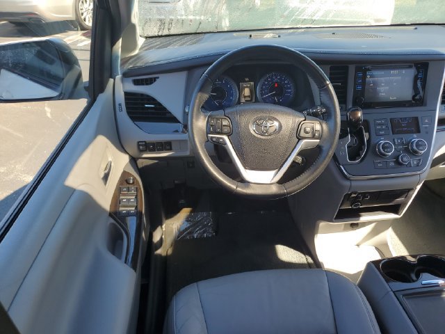 Used 2015 Toyota Sienna XLE w/ XLE Navigation Package FWD image 11