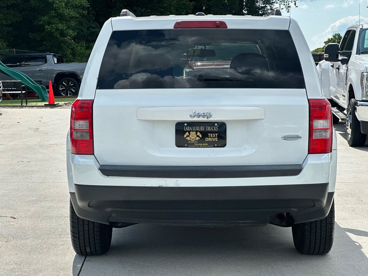 Used 2017 Jeep Patriot Latitude FWD image 7