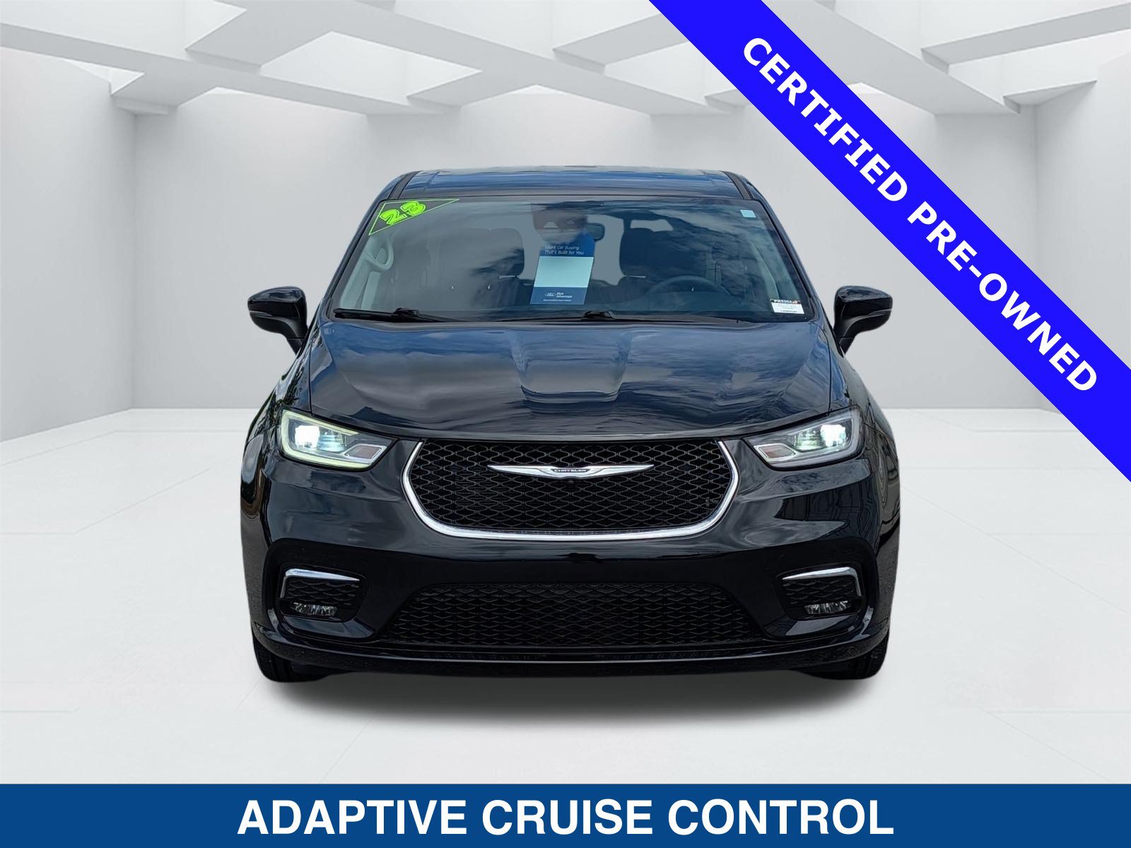 Used 2023 Chrysler Pacifica Touring-L FWD image 9