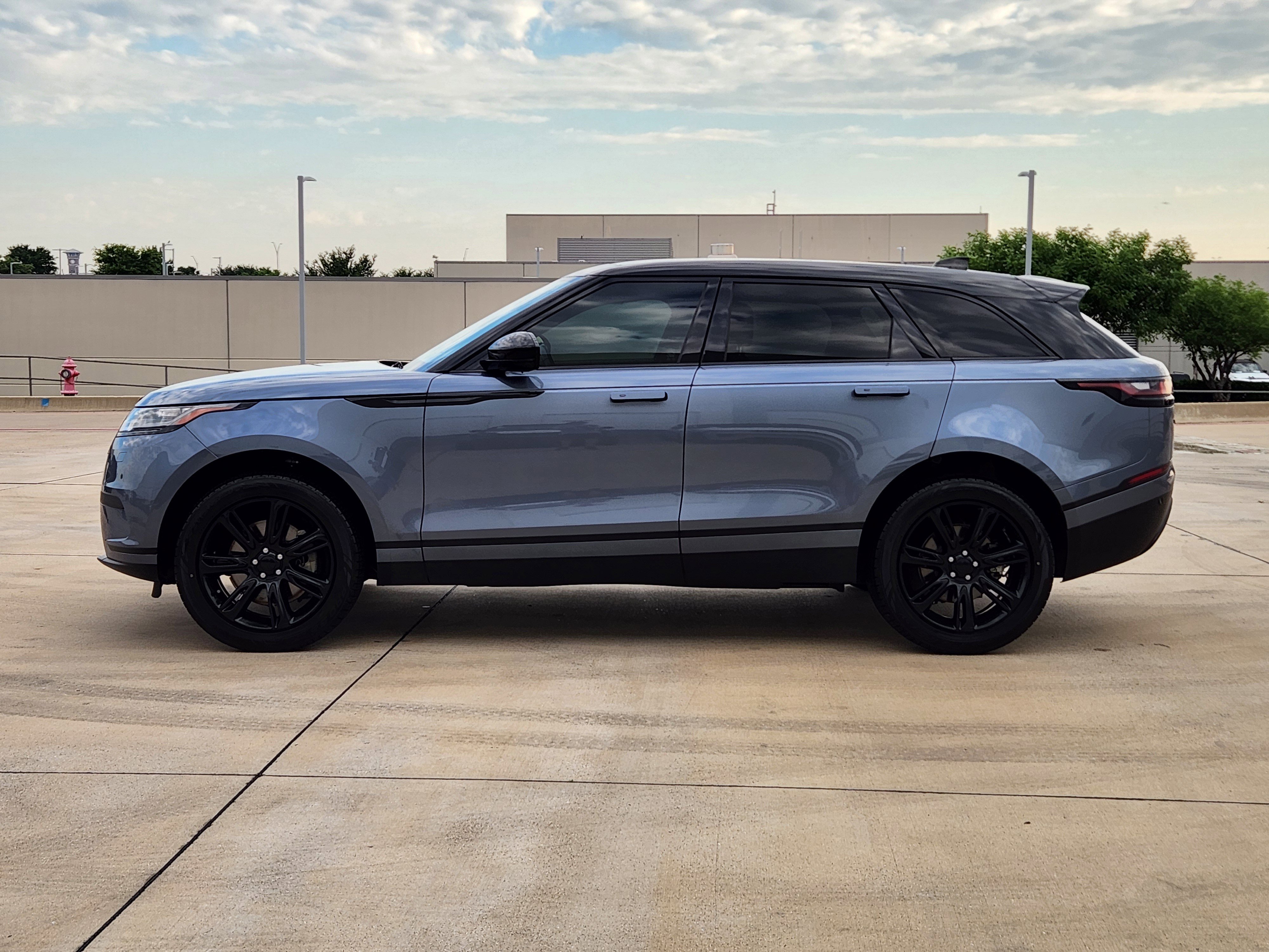 Used 2023 Land Rover Range Rover Velar S AWD/4WD image 3