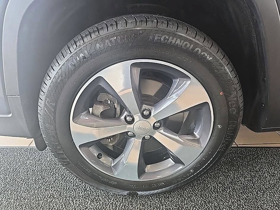 Used 2019 Jeep Cherokee Limited AWD/4WD image 42