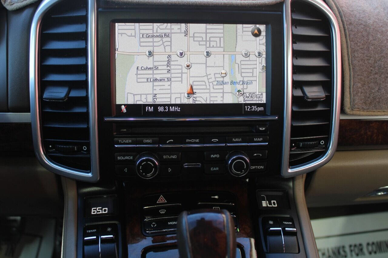Used 2011 Porsche Cayenne Turbo AWD/4WD image 17
