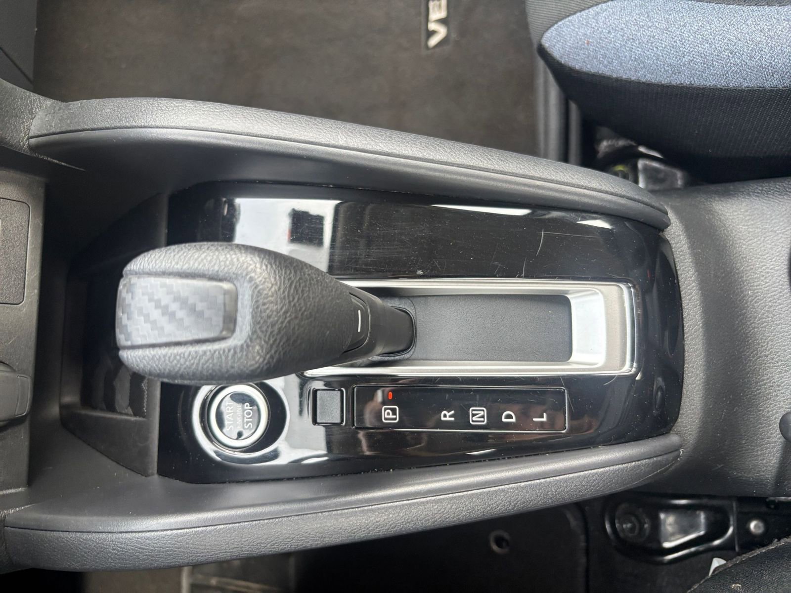 Used 2025 Nissan Versa SV image 39