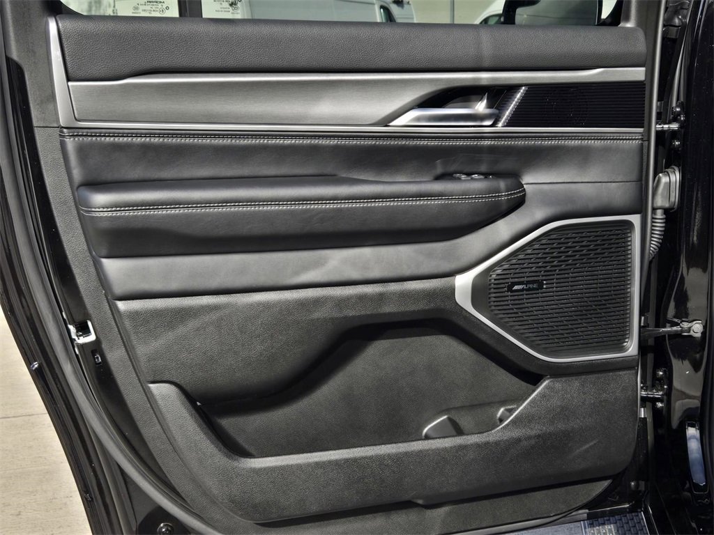 New 2025 Jeep Wagoneer L Series II w/ Premium Group I image 13