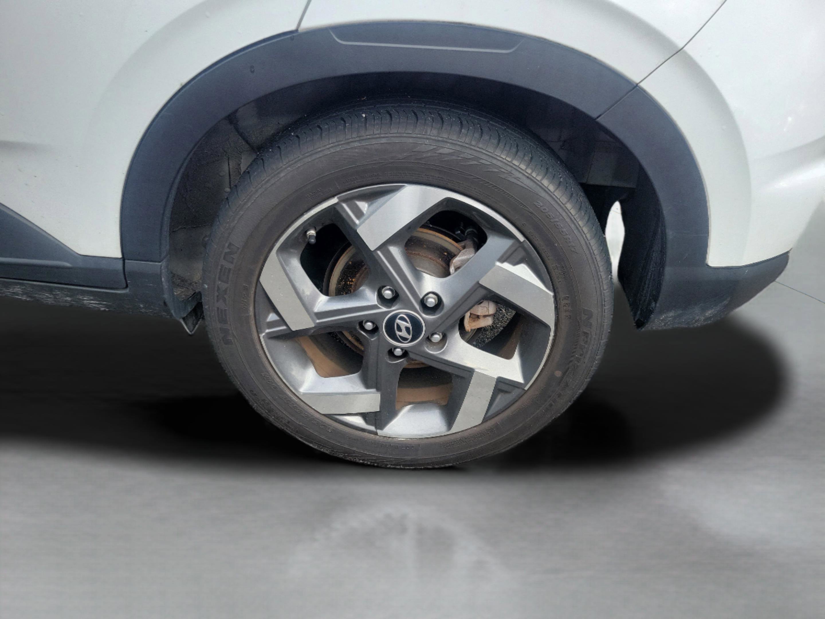 Used 2024 Hyundai Venue SEL FWD image 25