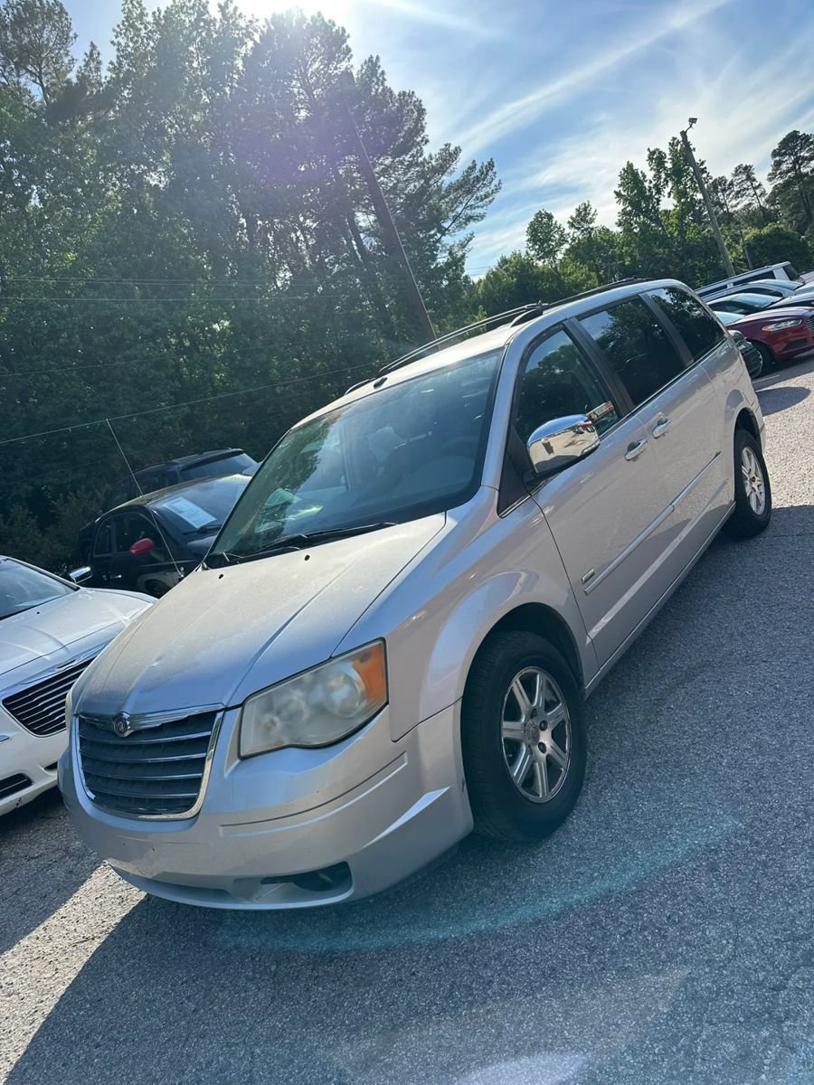 Used 2008 Chrysler Town & Country Touring FWD image 2
