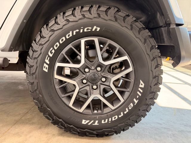 Used 2024 Jeep Wrangler Unlimited Sahara w/ Dual Top Group AWD/4WD image 10