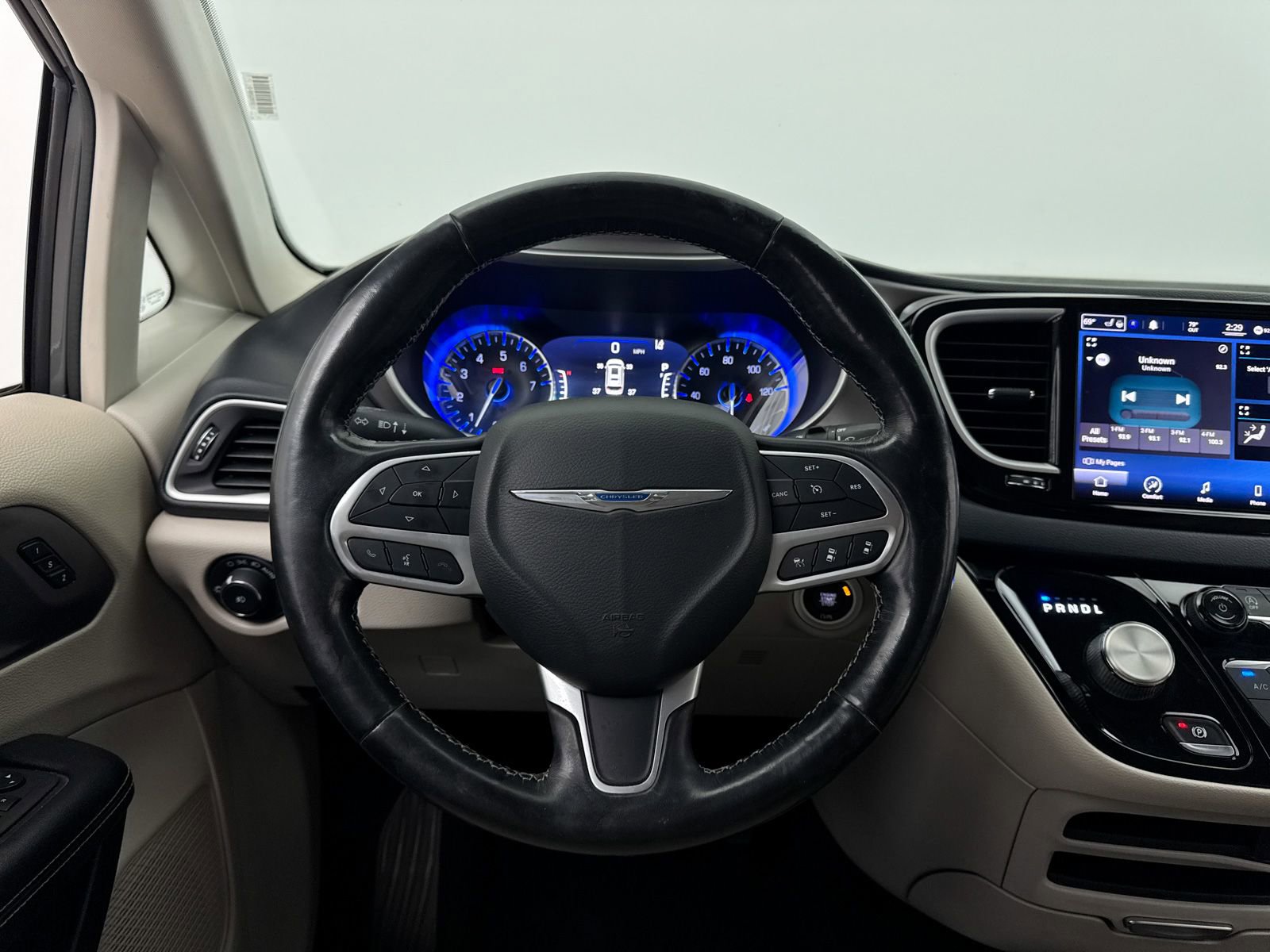 Used 2021 Chrysler Pacifica Touring-L FWD image 32