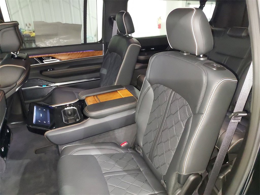 New 2024 Jeep Grand Wagoneer L Series III w/ HD Trailer Tow Package image 28