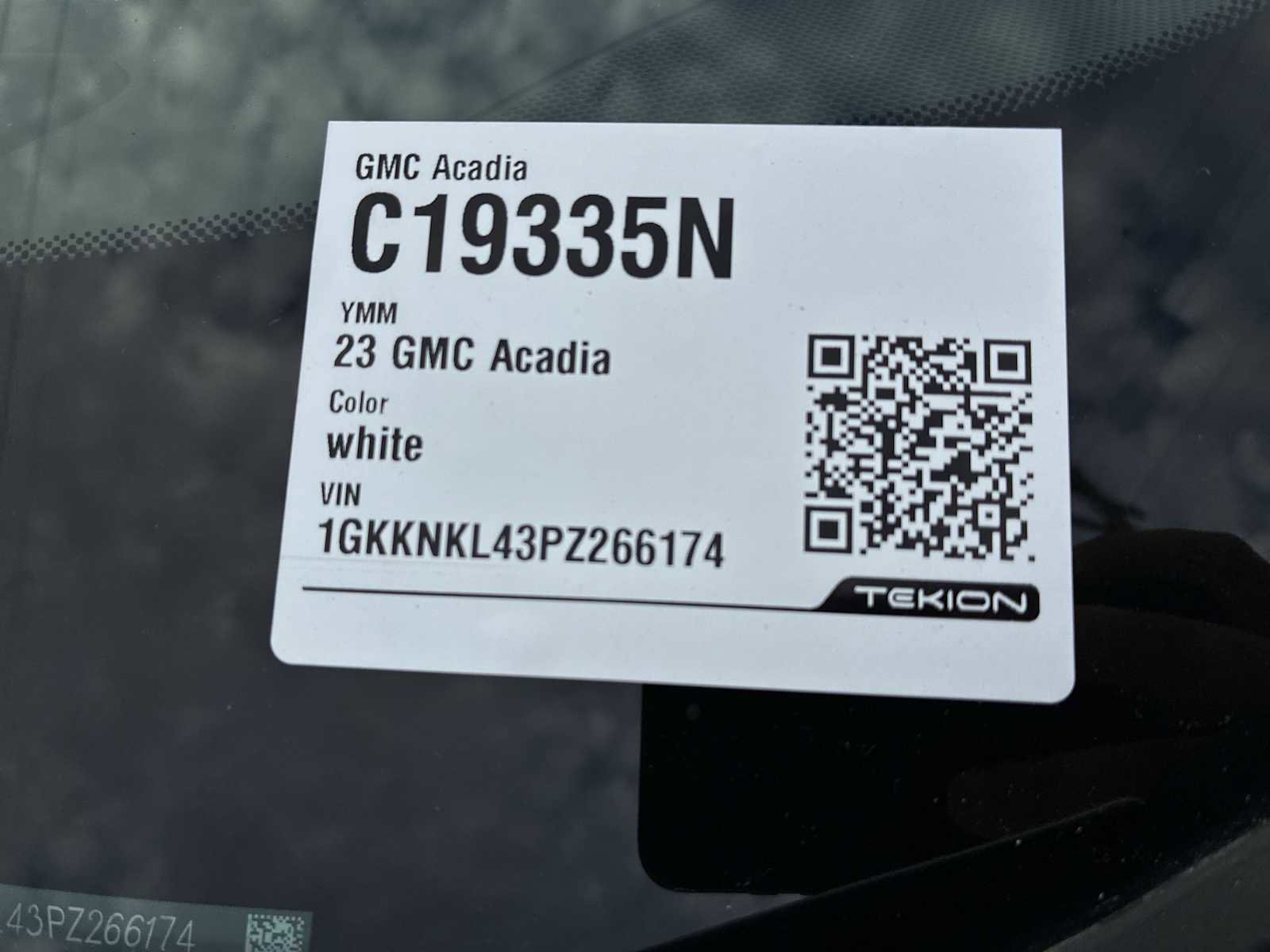 Certified 2023 GMC Acadia SLE w/ Driver Convenience Package image 33