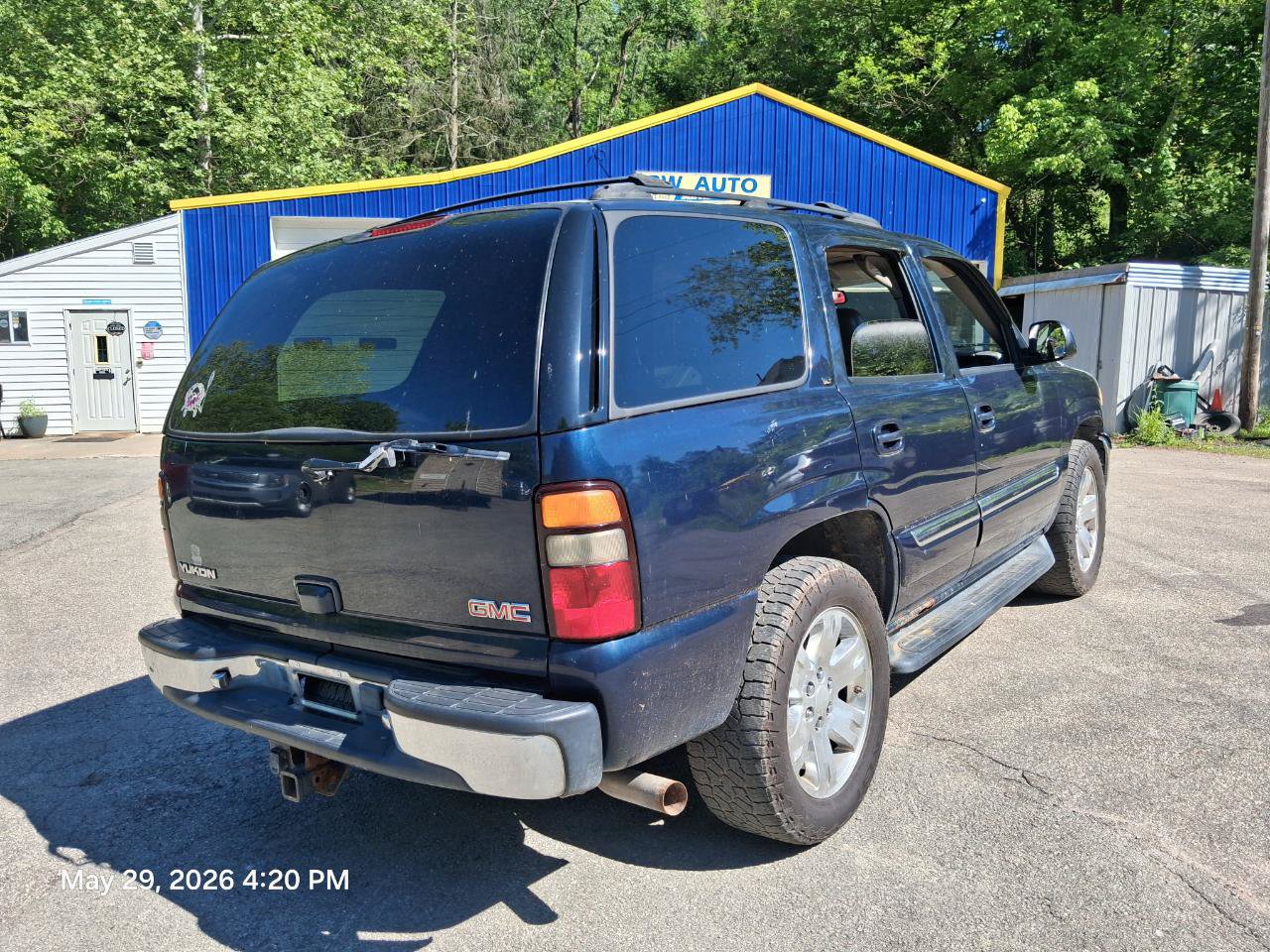 Used 2005 GMC Yukon SLT w/ SLT Preferred Equipment Group AWD/4WD image 3