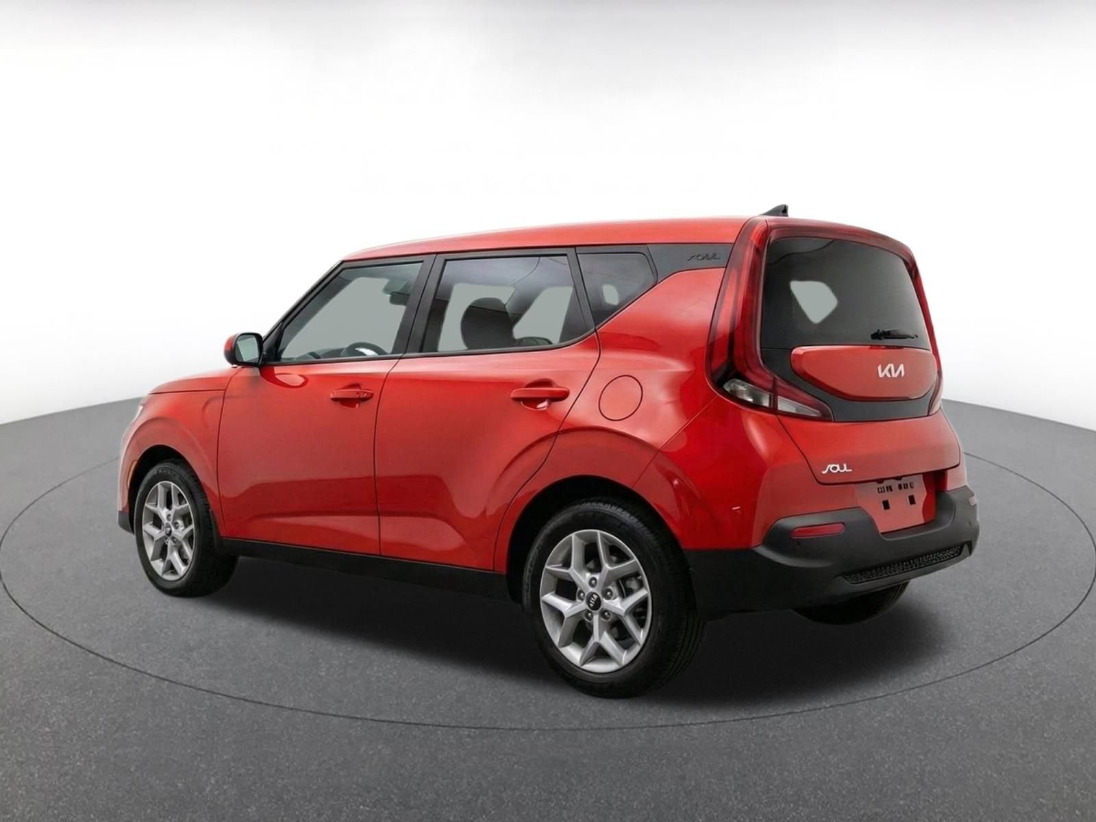 Used 2025 Kia Soul LX w/ LX Technology Package FWD image 6