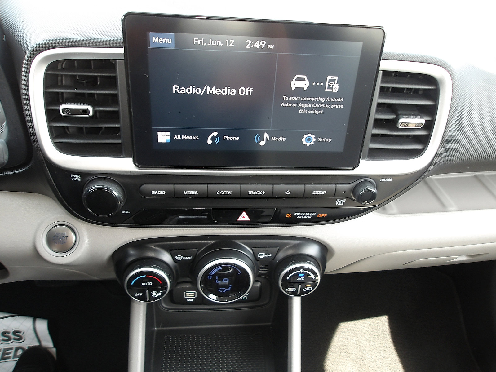 Certified 2024 Hyundai Venue SEL FWD image 17