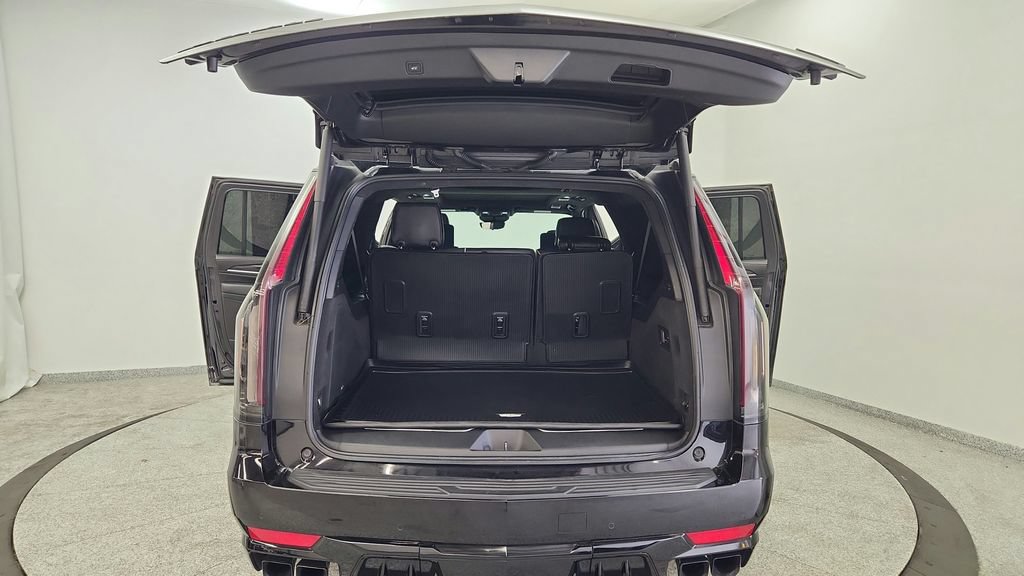 Used 2023 Cadillac Escalade ESV V w/ Heavy-Duty Trailer Package AWD/4WD image 40