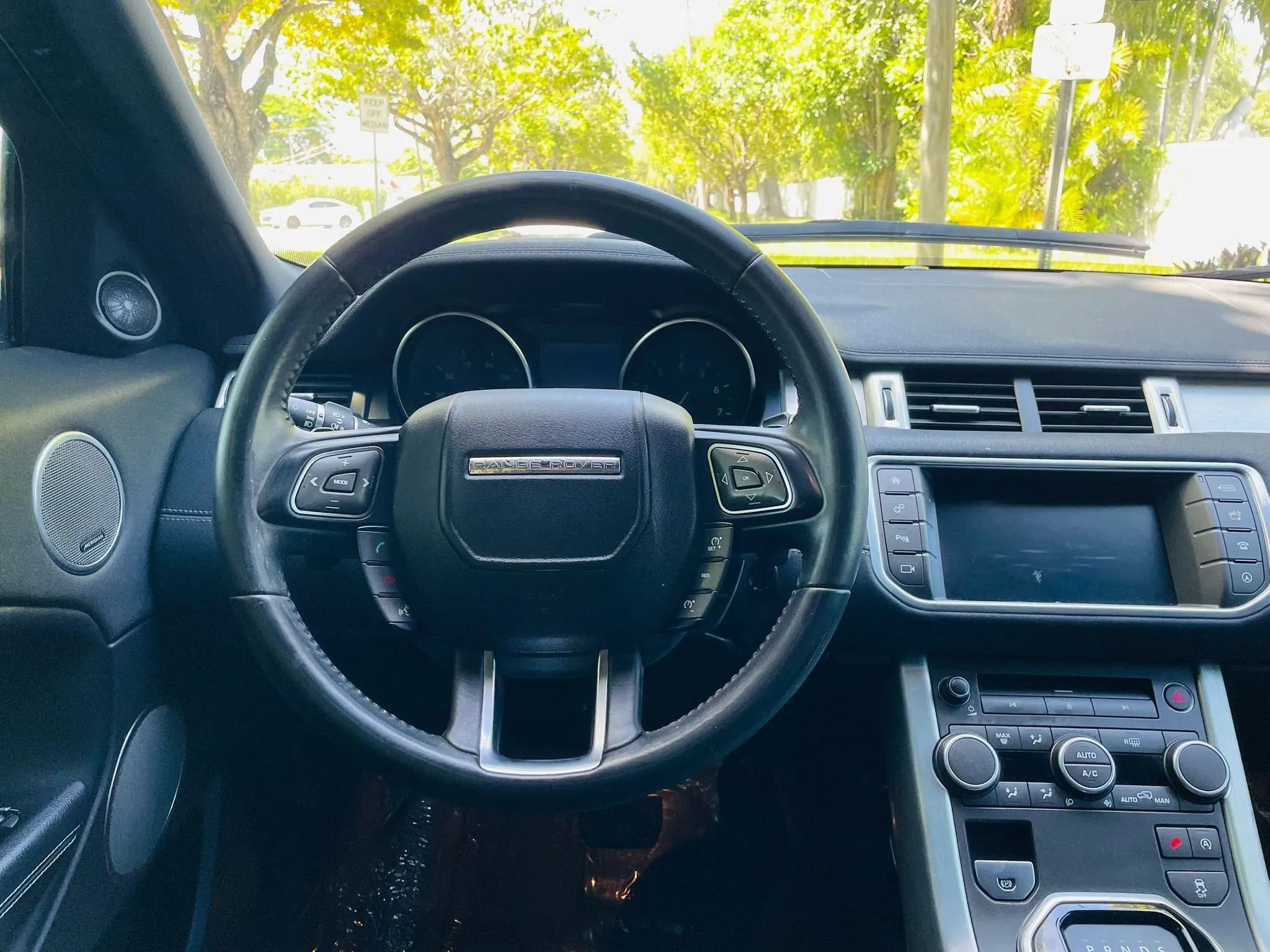 Used 2016 Land Rover Range Rover Evoque SE Premium image 11