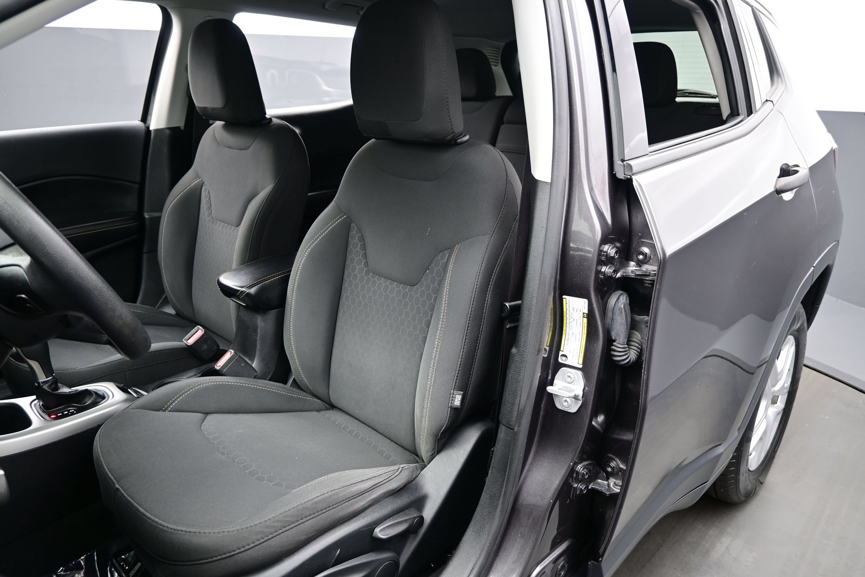 Used 2019 Jeep Compass Sport FWD image 9