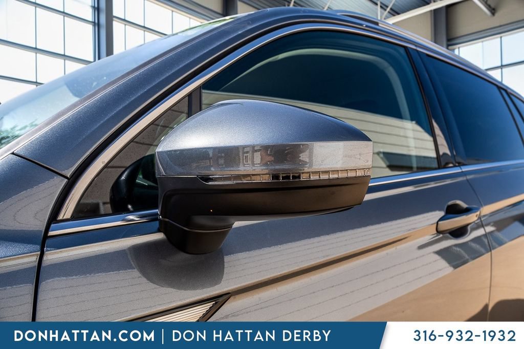 Used 2024 Volkswagen Tiguan SE AWD/4WD image 36