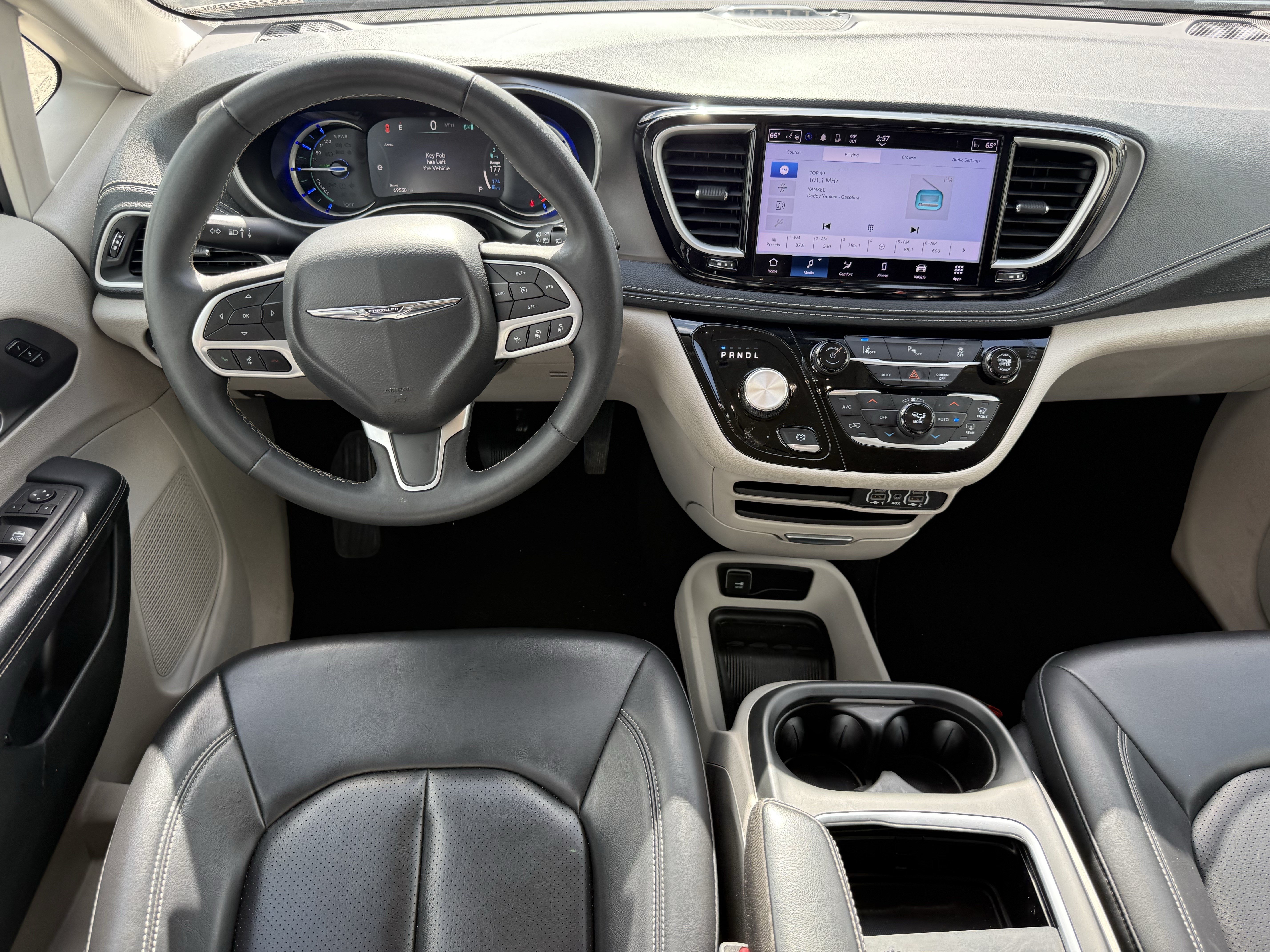 Used 2023 Chrysler Pacifica Touring-L FWD image 14