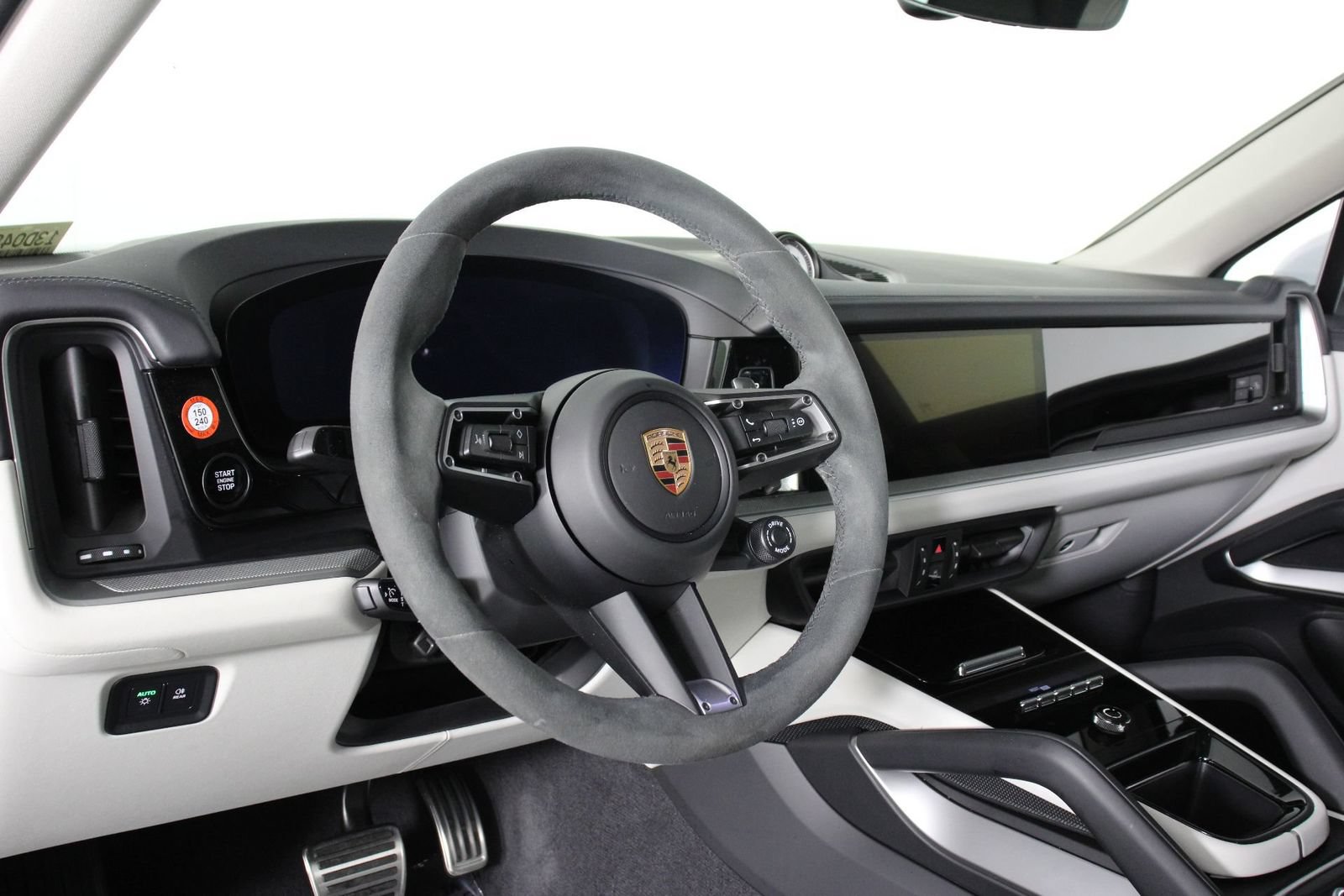 Certified 2026 Porsche Cayenne S AWD/4WD image 4