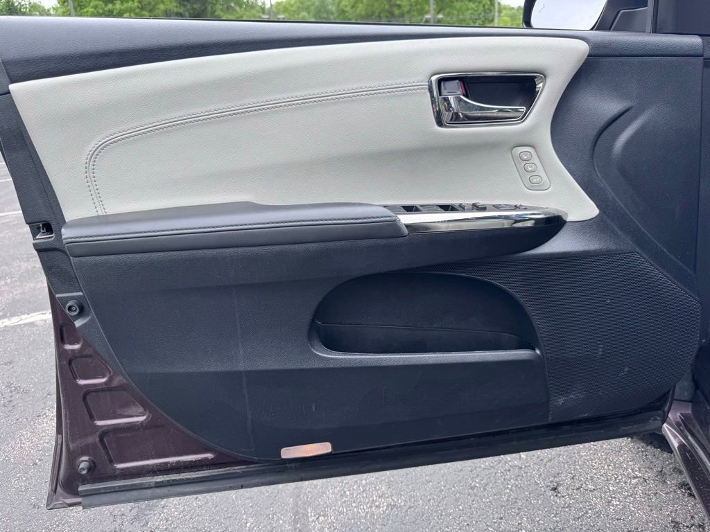 Used 2016 Toyota Avalon XLE Premium FWD image 13