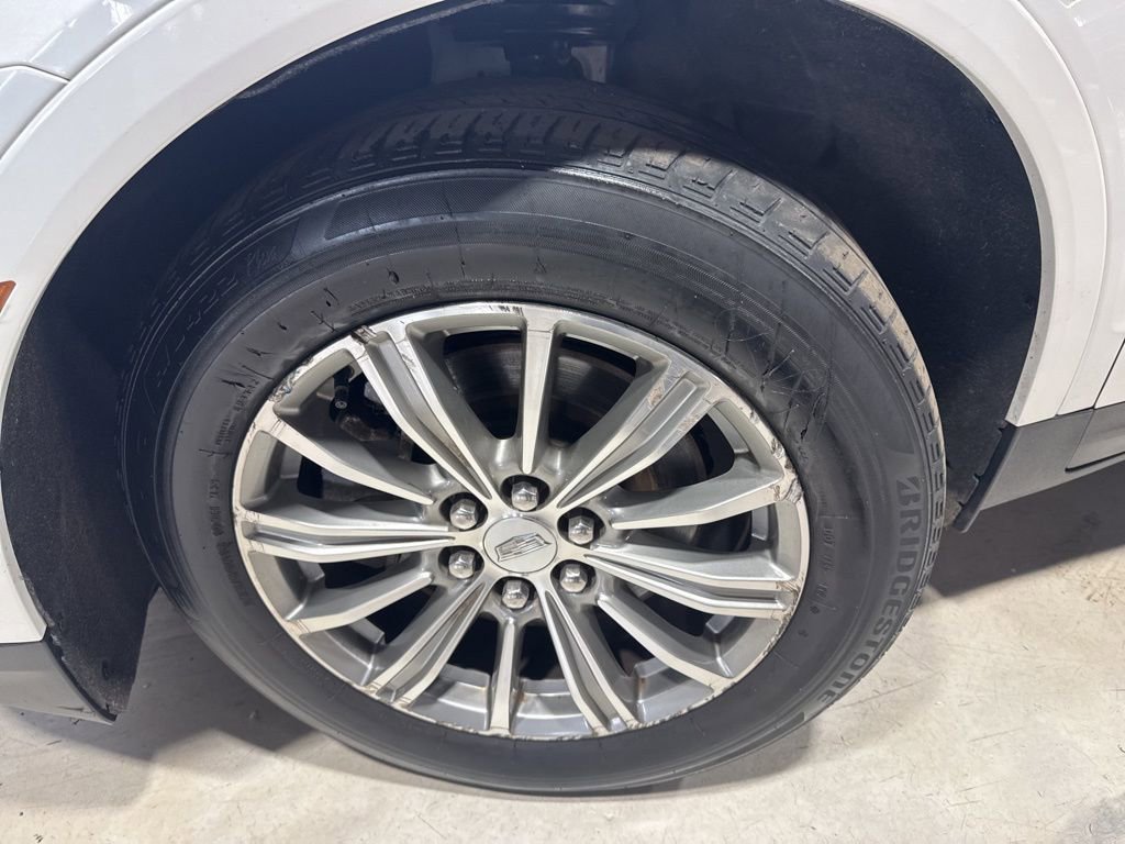 Used 2017 Cadillac XT5 Luxury w/ Driver Awareness Package FWD image 2