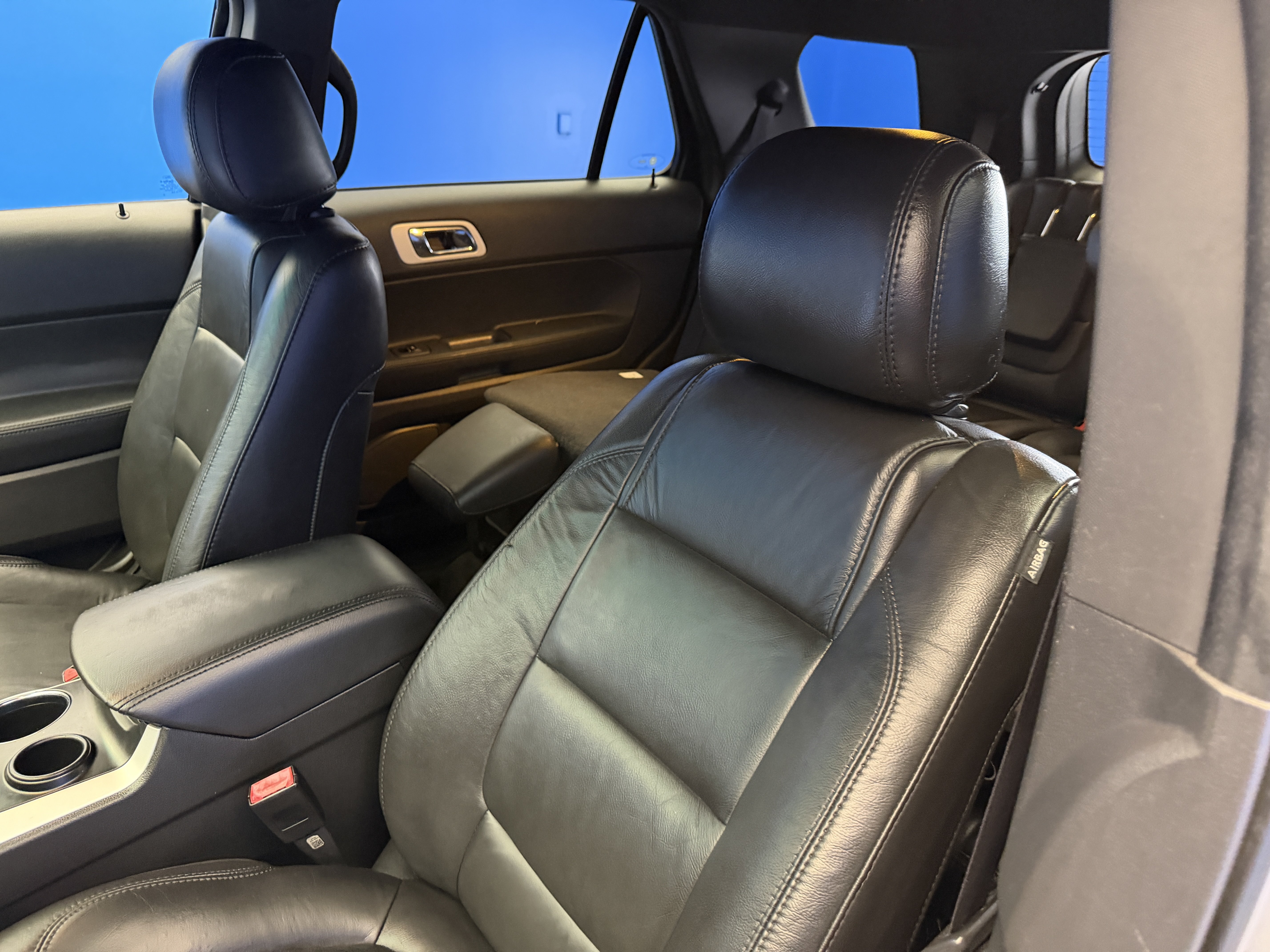 Used 2014 Ford Explorer XLT w/ Equipment Group 202A FWD image 12