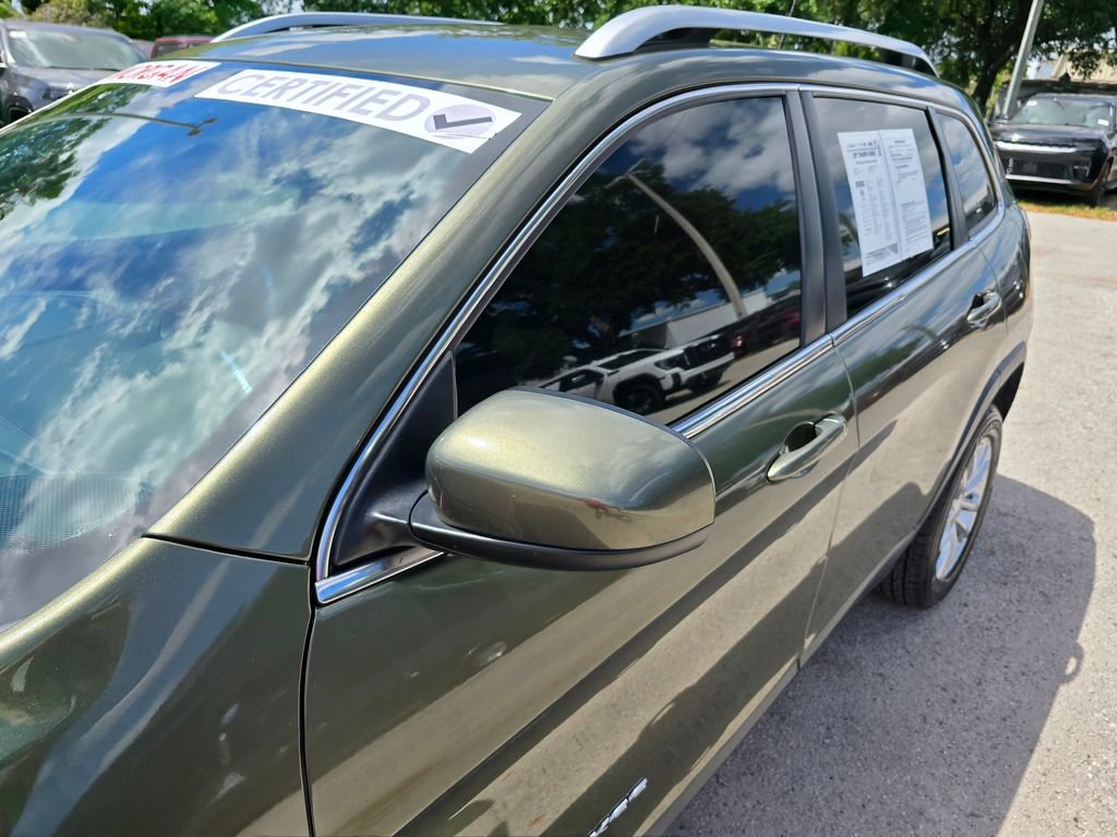 Certified 2019 Jeep Cherokee Latitude w/ Popular Appearance Group image 10