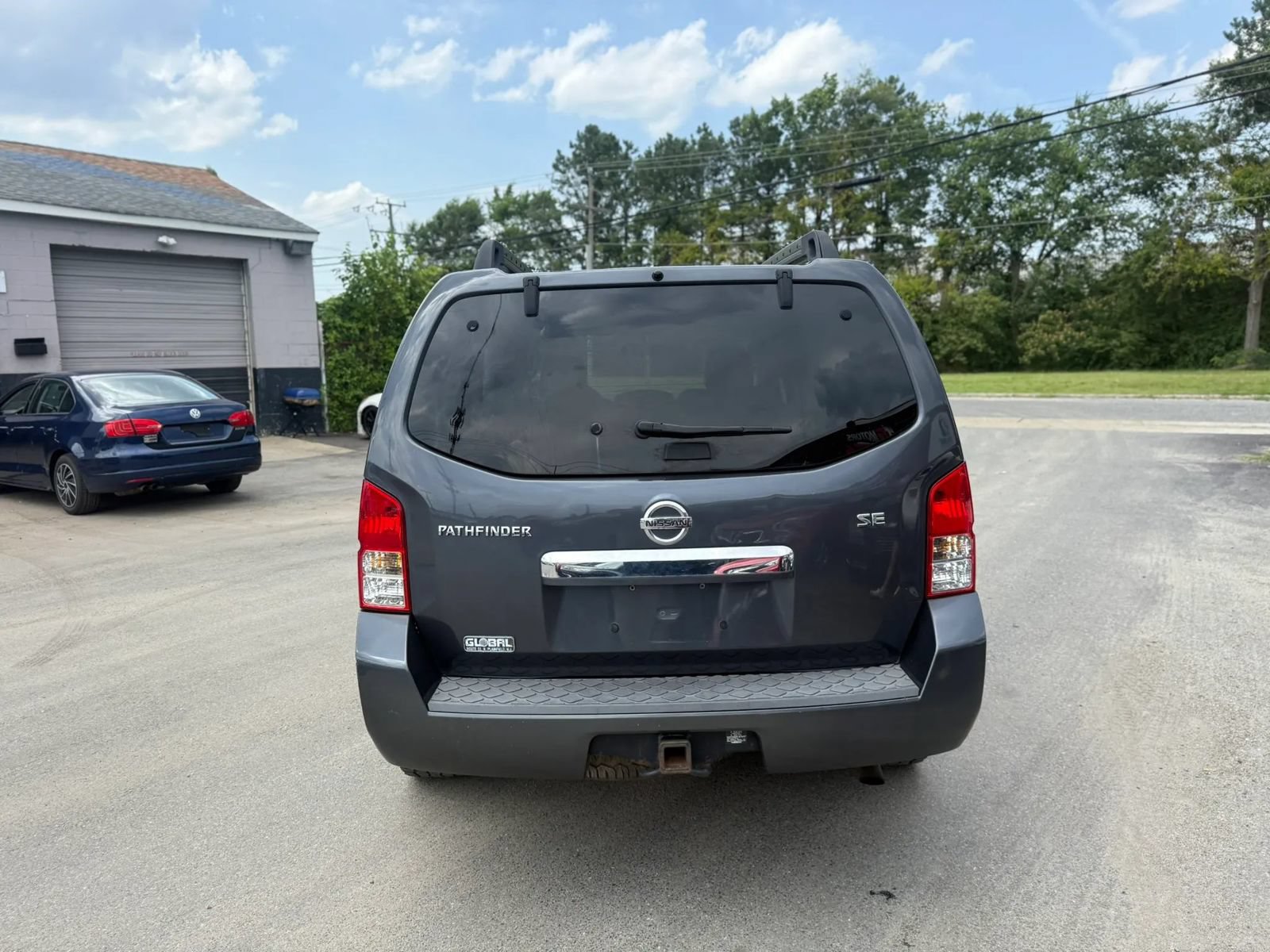 Used 2010 Nissan Pathfinder SE AWD/4WD image 5