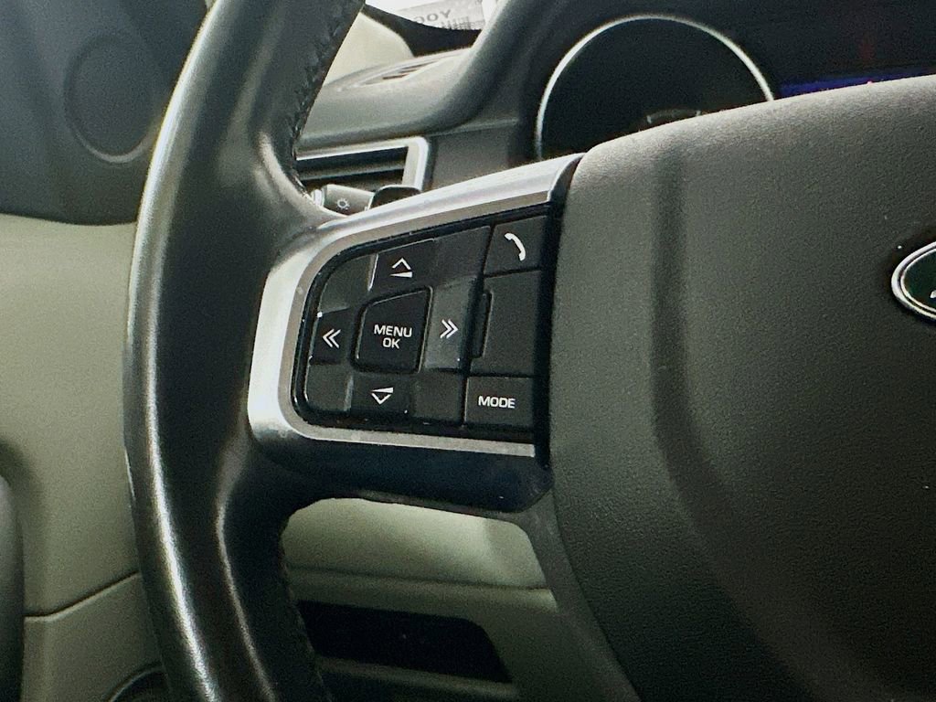 Used 2018 Land Rover Discovery Sport SE image 25