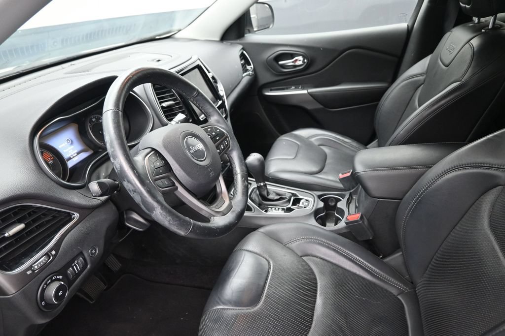 Used 2019 Jeep Cherokee Limited w/ Luxury Group FWD image 12