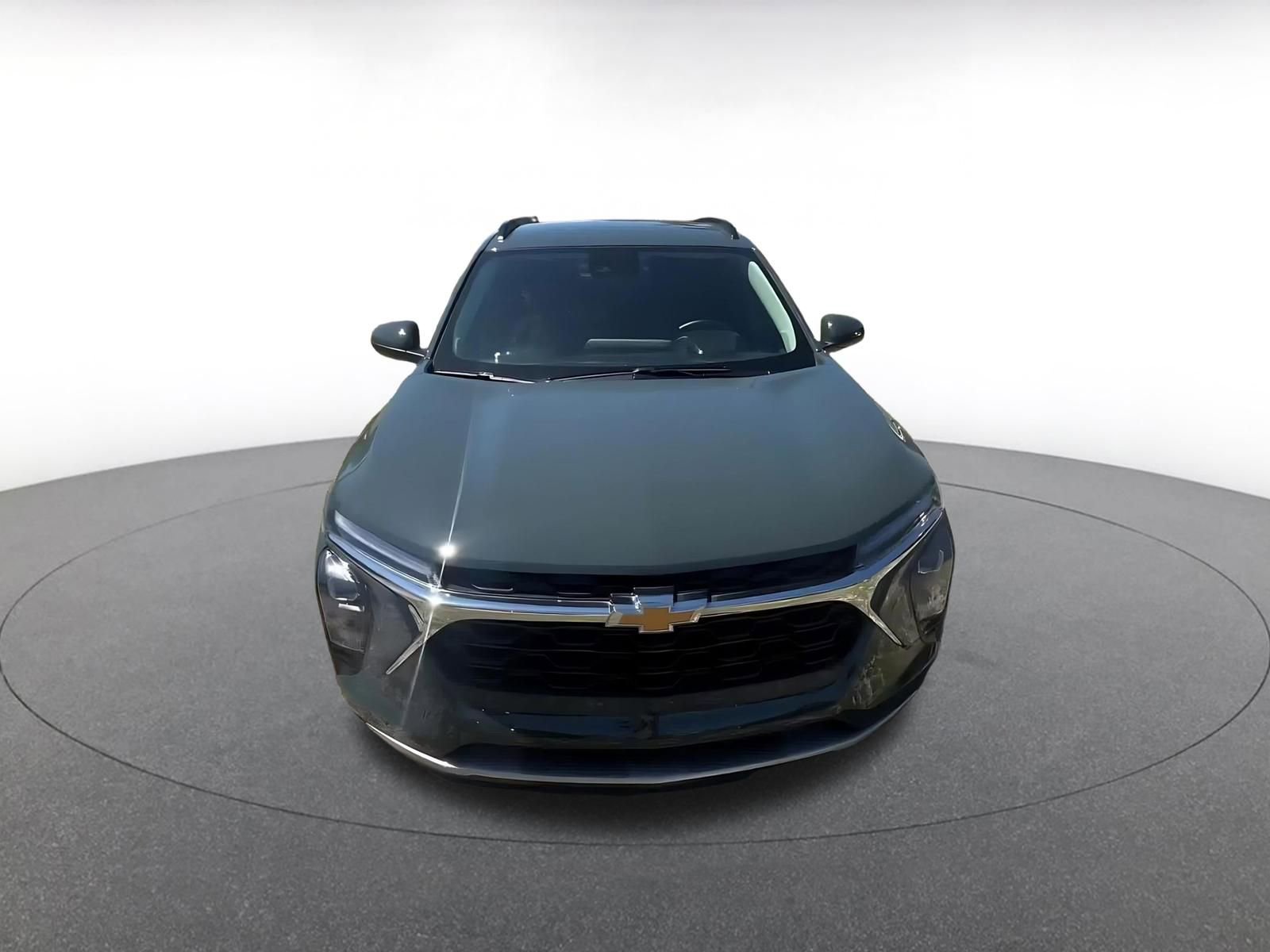 Used 2025 Chevrolet Trax LT w/ LT Convenience Package image 4