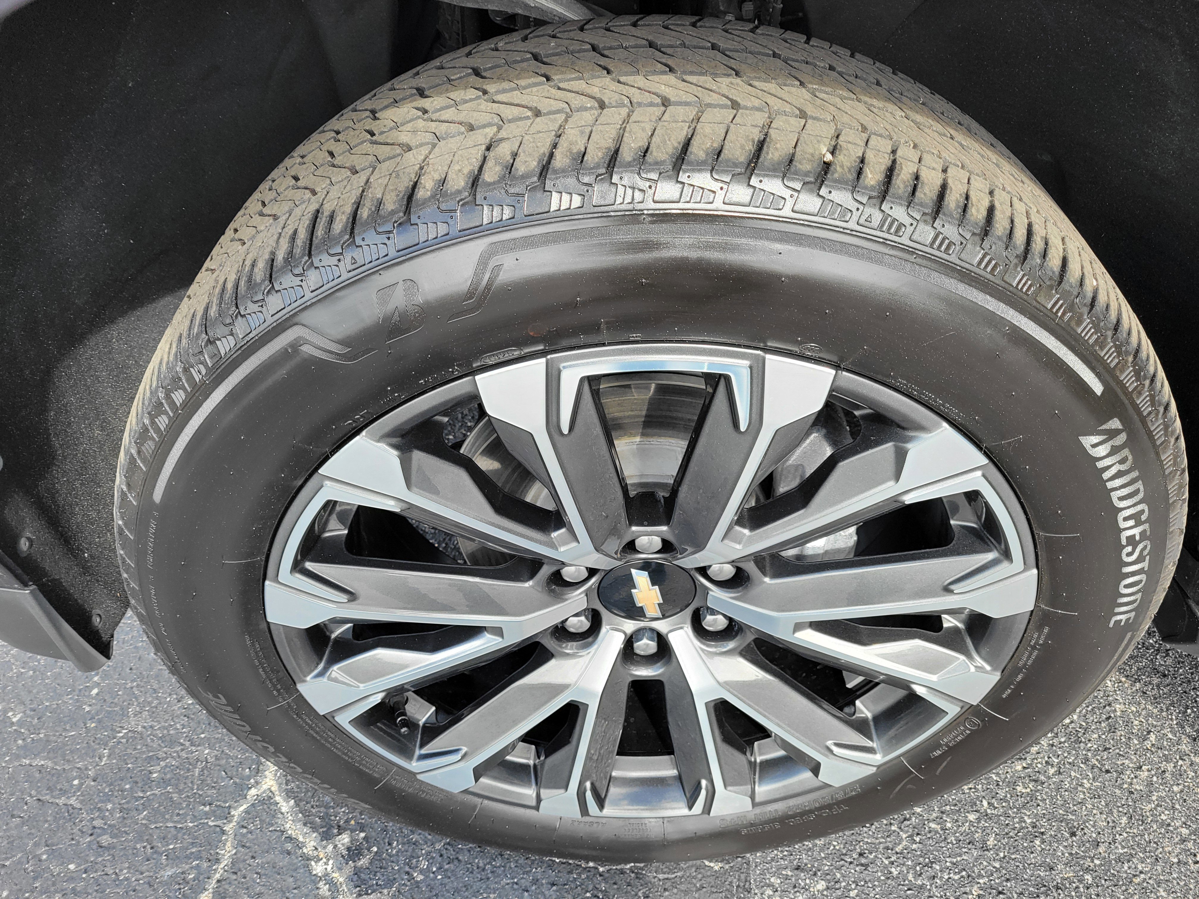 Certified 2025 Chevrolet Suburban High Country image 47