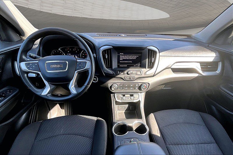 Used 2024 GMC Terrain SLE image 27