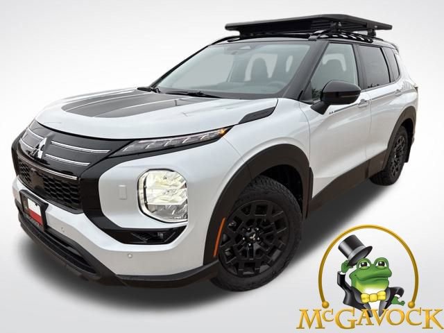 Used 2025 Mitsubishi Outlander SE