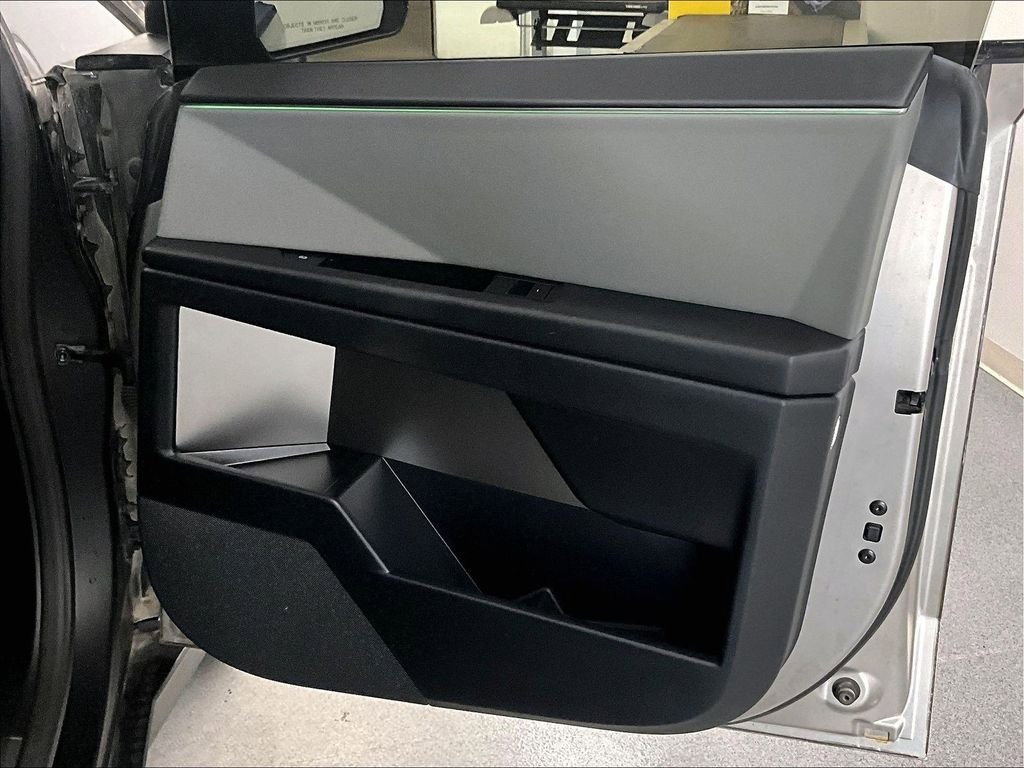 Used 2024 Tesla Cybertruck AWD Crew Cab image 12