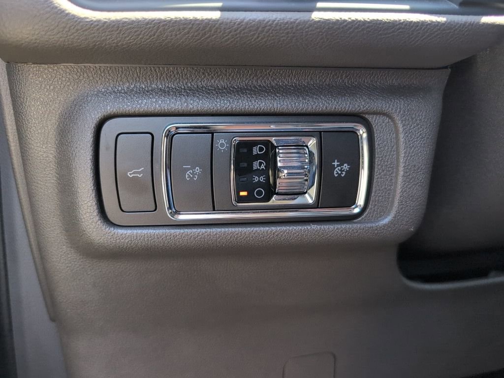 Used 2023 Lincoln Corsair FWD w/ Equipment Group 101A image 24