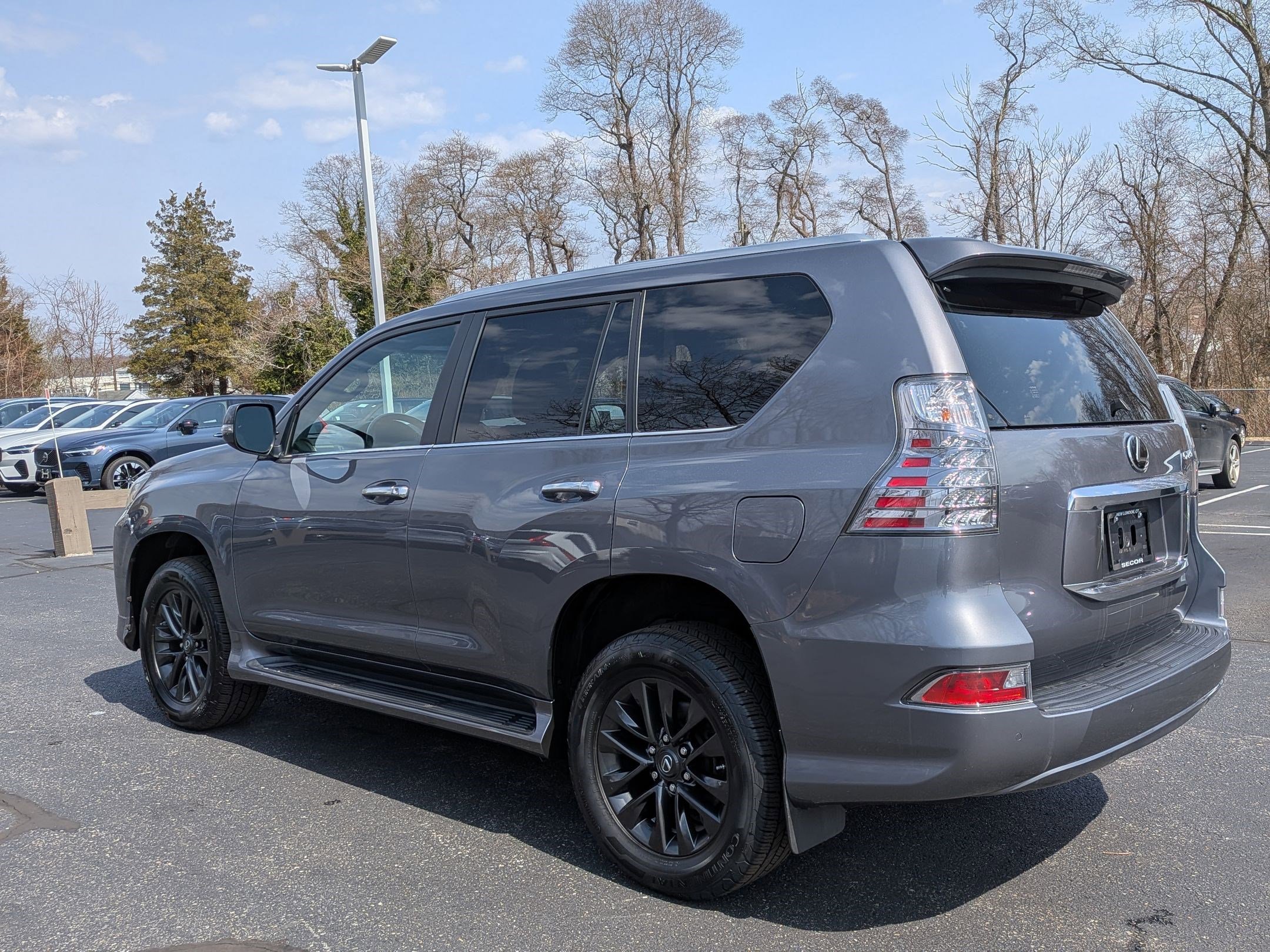 Used 2020 Lexus GX 460 Premium w/ Premium Package image 3